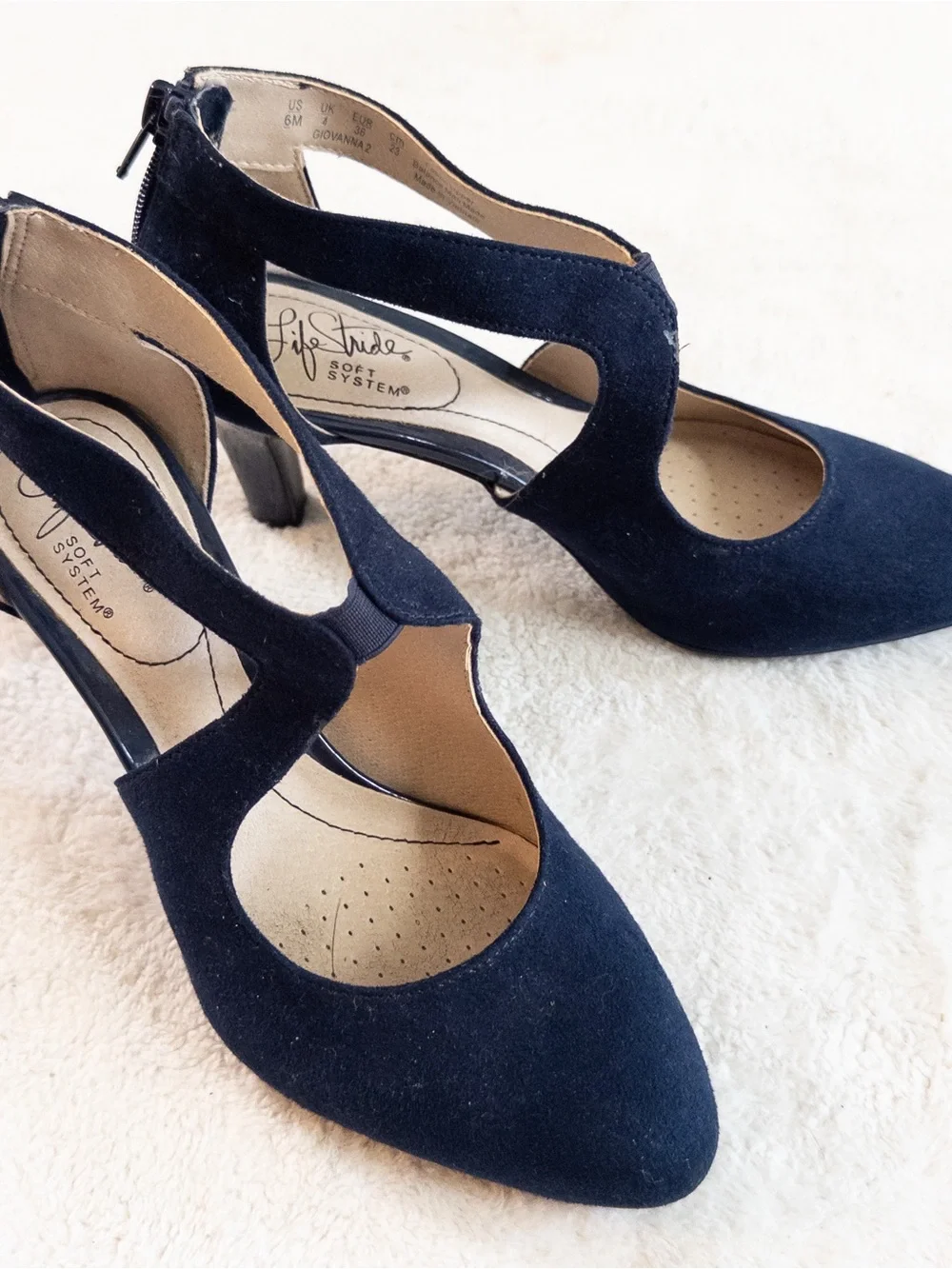 Life Stride Navy Blue Heels Size 6 Soft System Kitten Heels